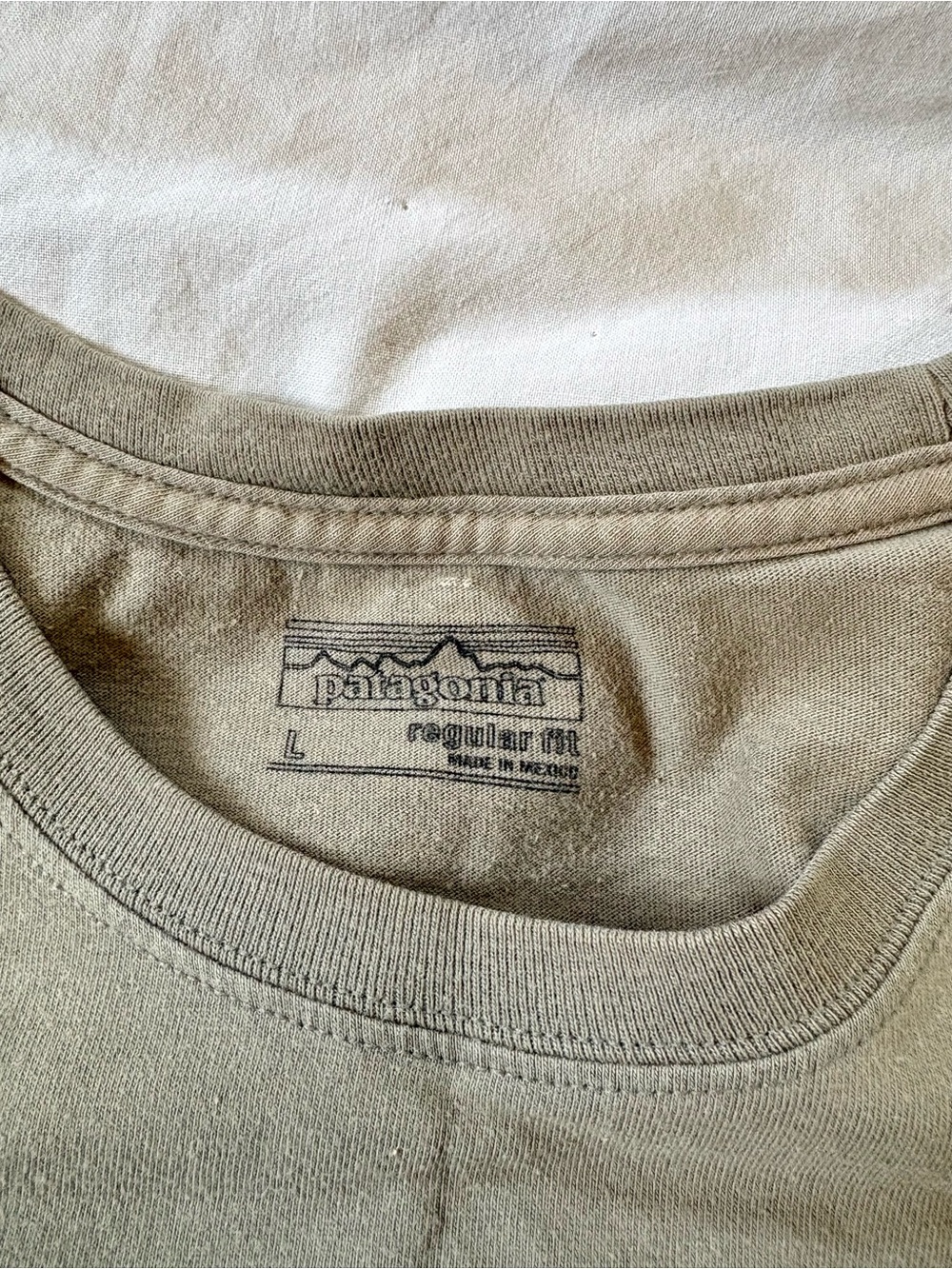 Patagonia Longsleeve P-6 Logo Shirt size L - Picture 4 of 8